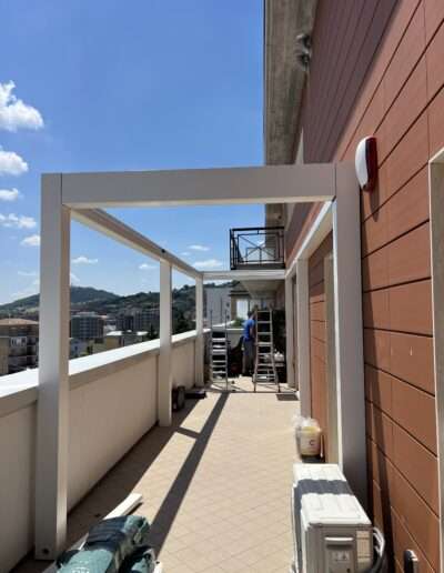 Pergola bioclimatica Campobasso_pergola bioclimatica lineare